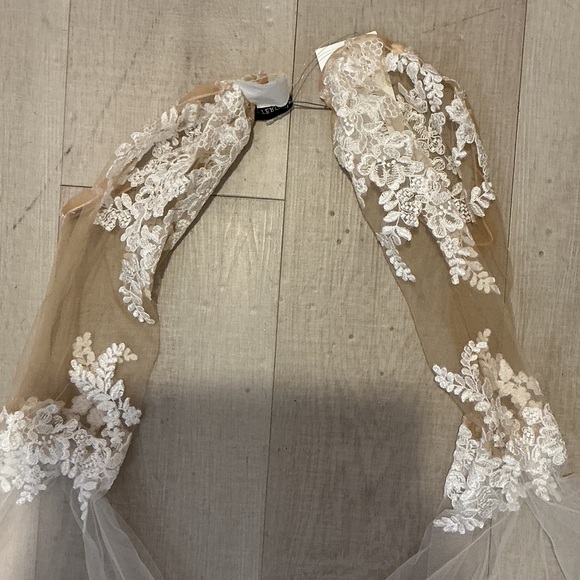 Sottero and Midgley Lace Bridal Sleeves in White and Cream - Picture 3 of 3